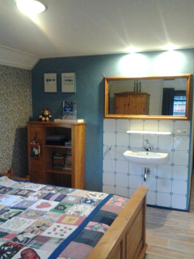 Bed & Breakfast “ Gastvrij Onthaal “ Een-West Kültér fotó